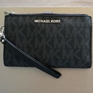 Michael KORS Logo Jet Set Double-Zip Wristlet
